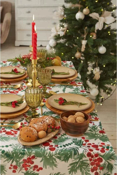 Скатерть Доляна «Новый год: Сhristmas berries» 145*180 +/- 2 см, 100% п/э